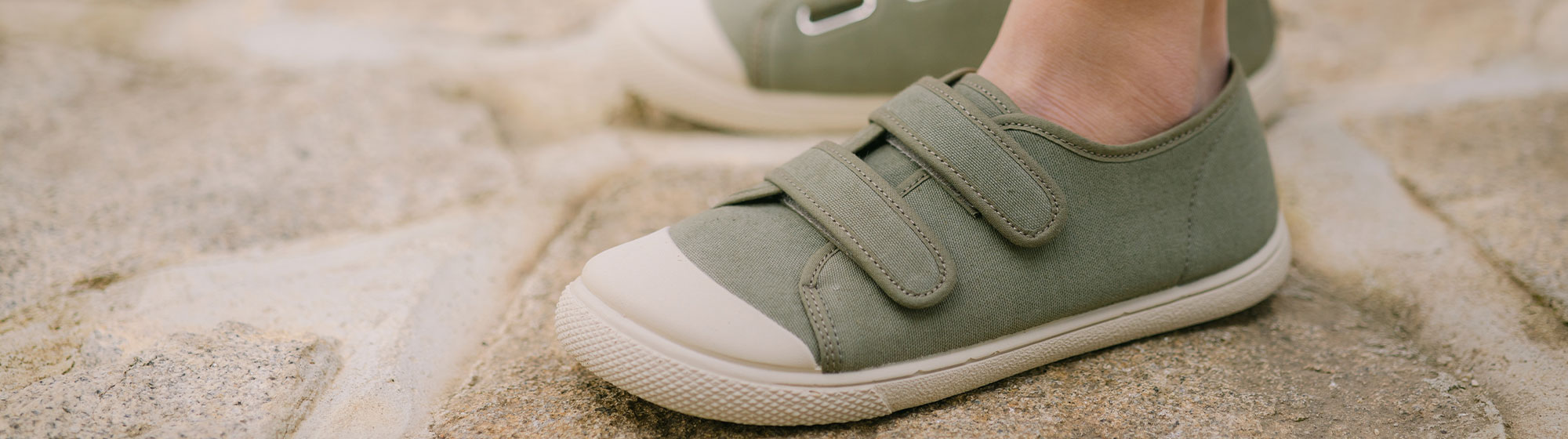 Sneakers Barefoot