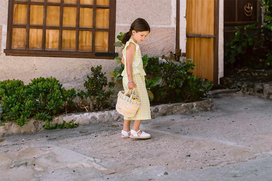 Espadrillas ricamate per bambine con fibbia