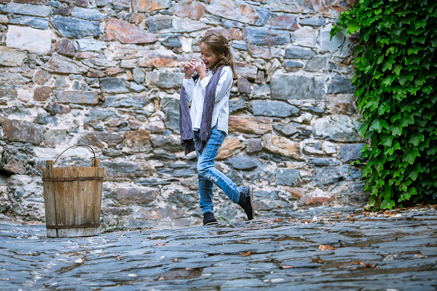 Stivaletti bambina scamosciati con tallone glitter