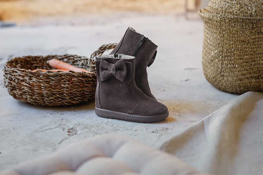 Stivali da bambina in scamosciato con grande fiocco laterale