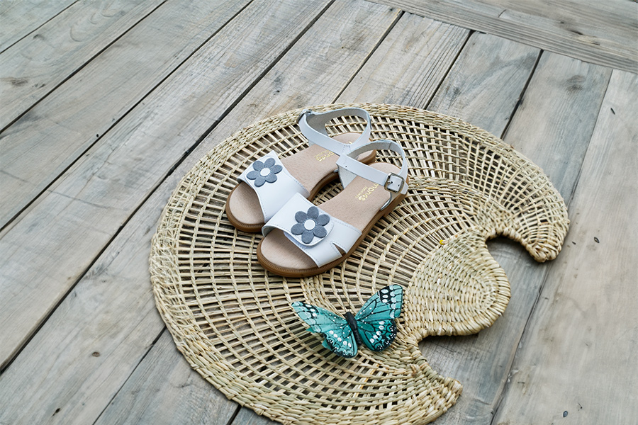 Sandali fiore aderente cinturino largo con chiusura a fibbia