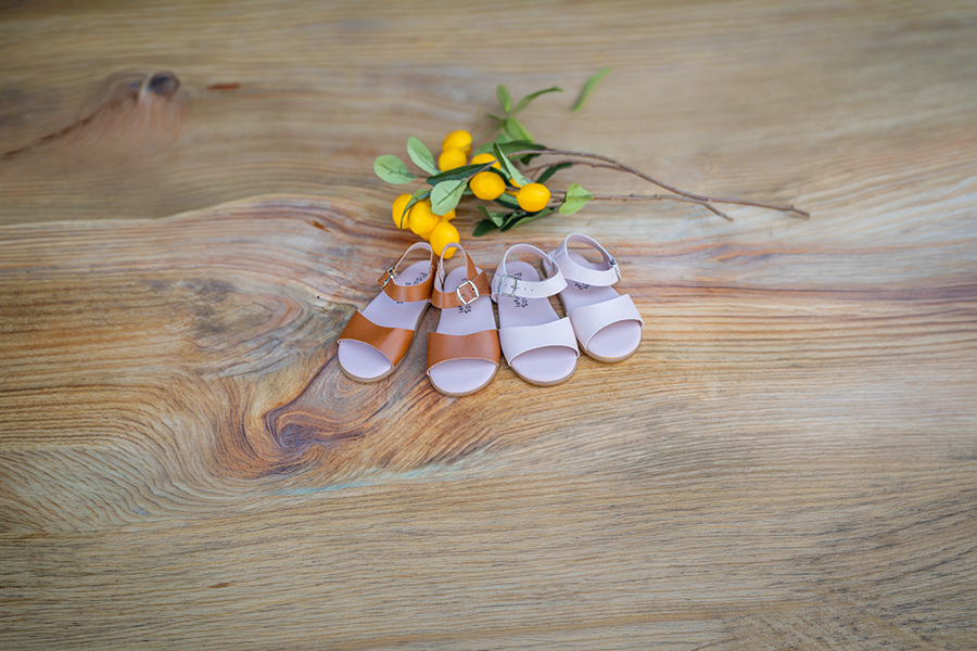 Sandali barefoot tinta unita fibbia
