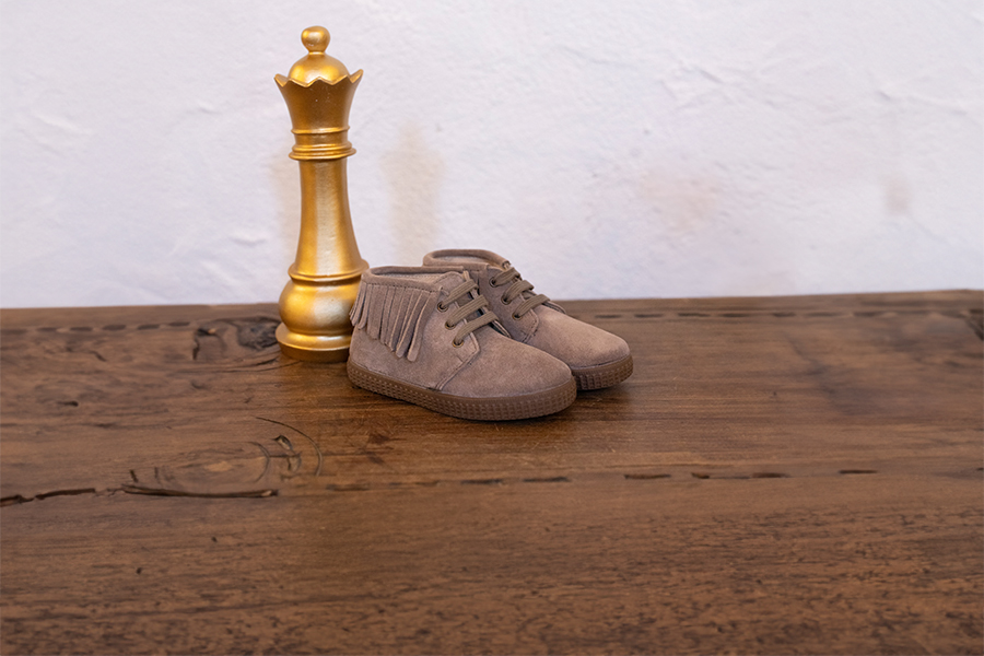 Stivaletti bambino pelle scamosciata frange punta tonda