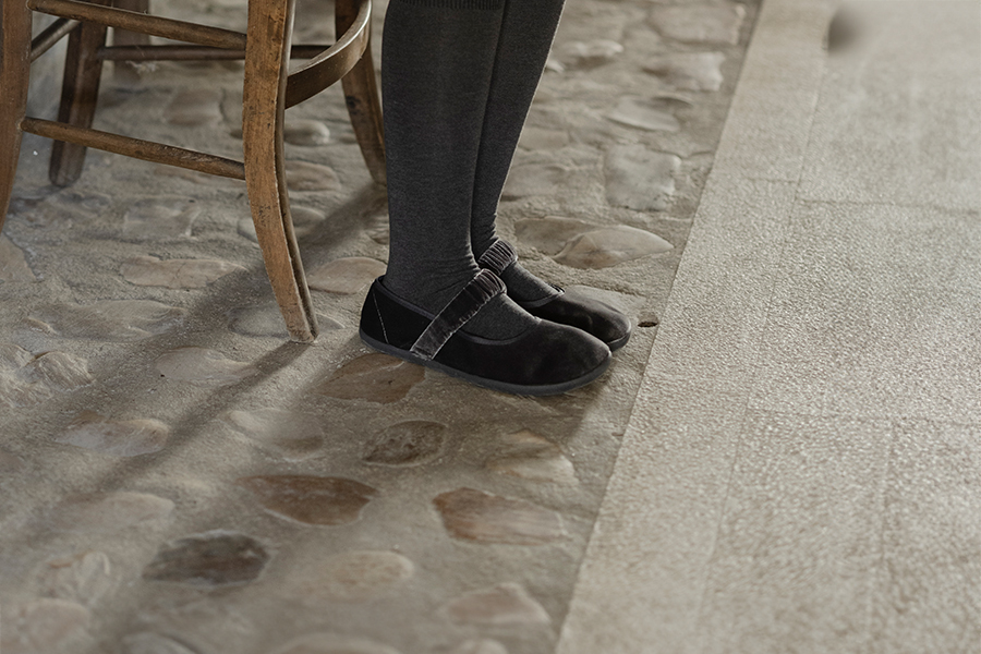 Ballerine barefoot velluto con cinturino arricciato