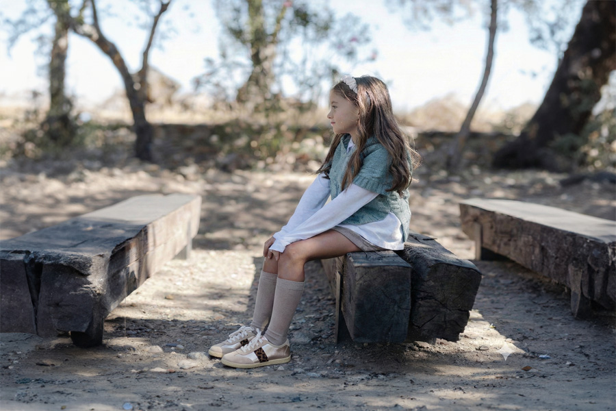 Sneakers bambina lacci dettagli metallizzati