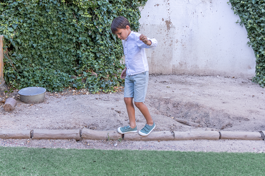 Sneakers barefoot tela lavata a strappo