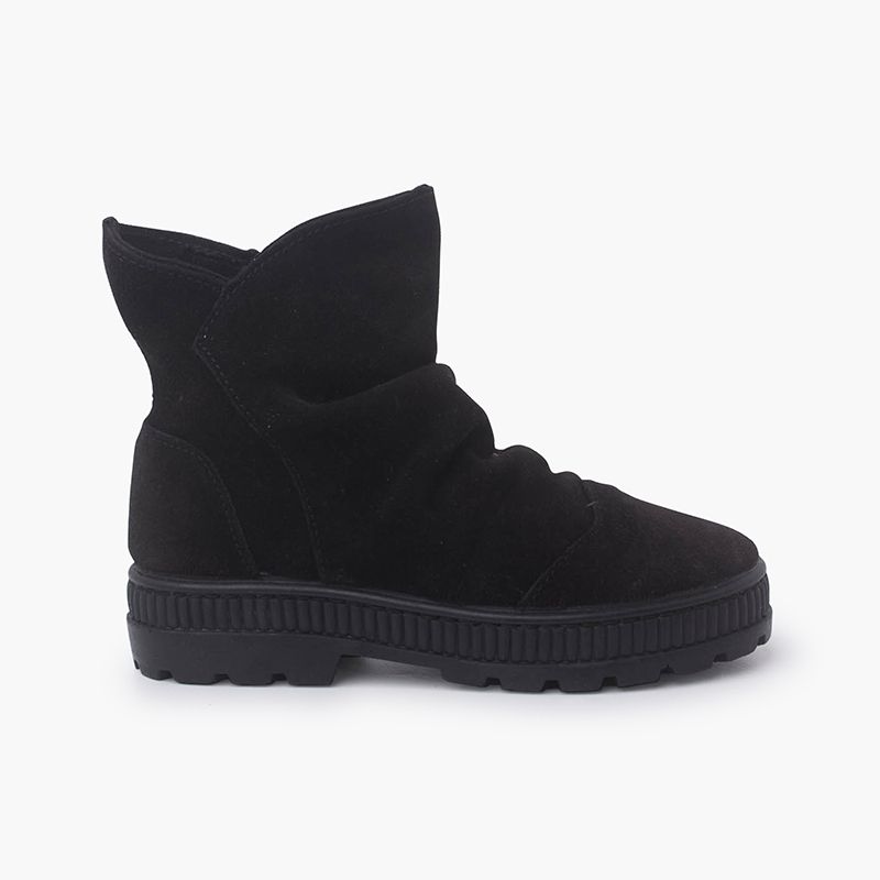 Stivali in pelle scamosciata con effetto stropicciato