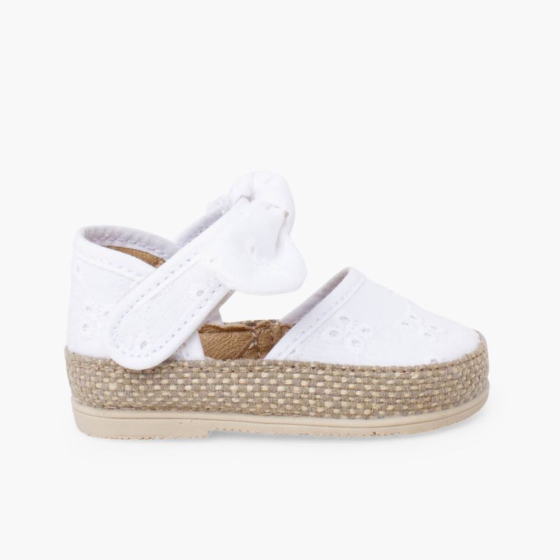 Espadrillas neonata pizzo sangallo con fiocco