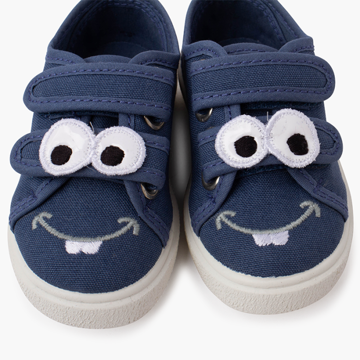 Sneakers occhi con doppia chiusura a strappo