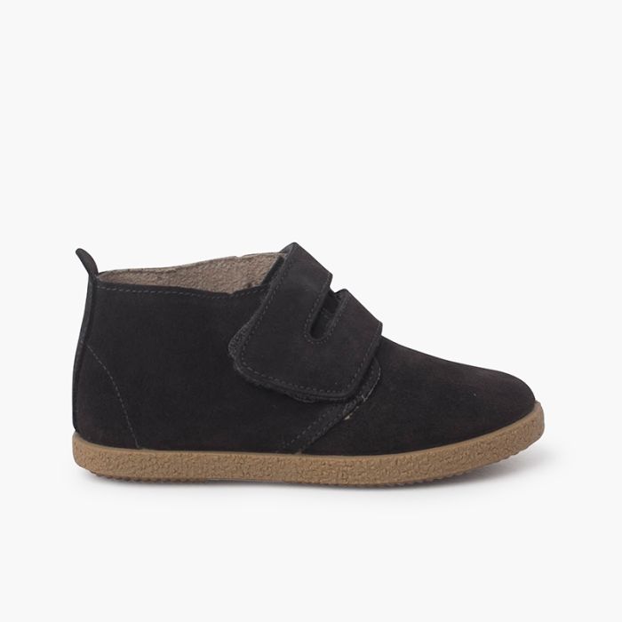 Stivaletto con striscia larga aderente in pelle scamosciata