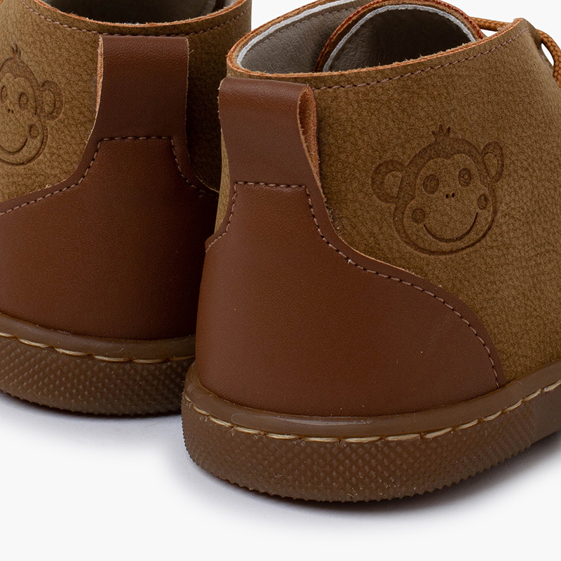 SCIMMIETTA SORRIDENTE